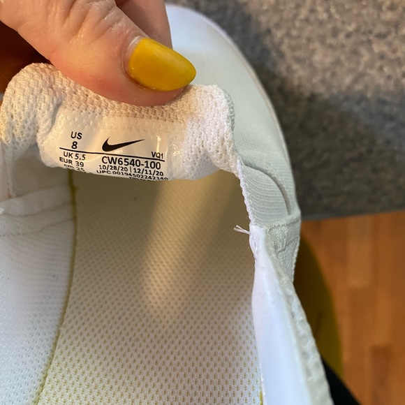 Nike women’s size 8 - Picture 3 of 3